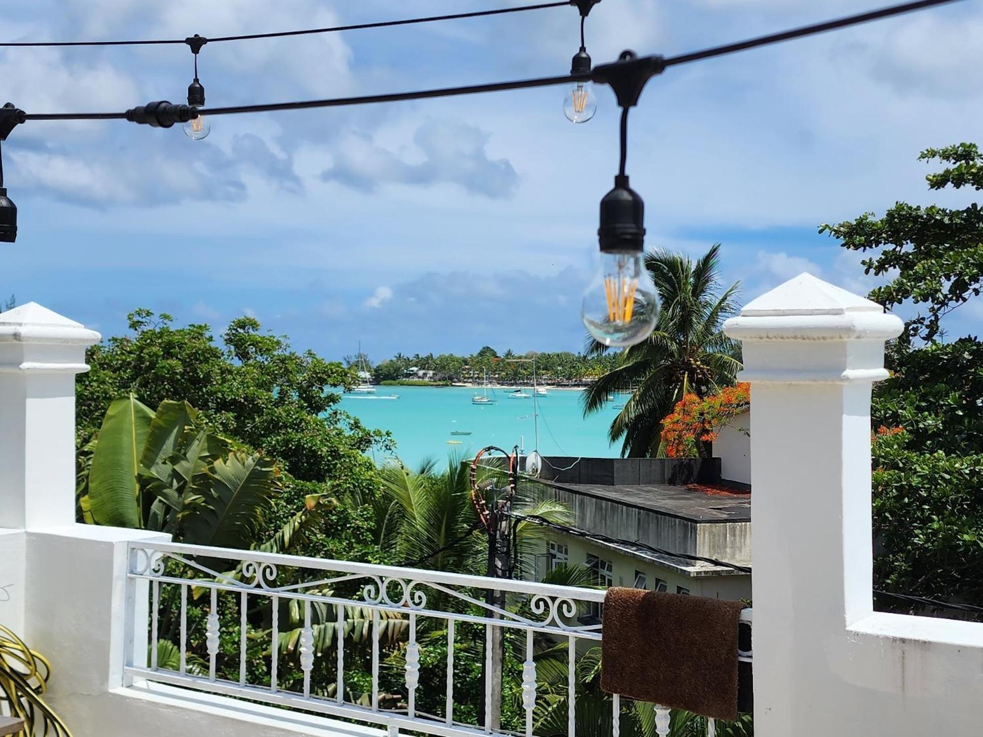 Lovely Studio Apartment With Views Of The Lagoon. Grand Baie Exterior foto